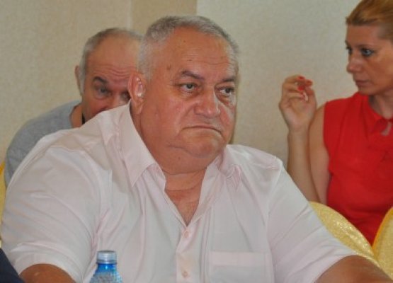 Chirondojan: Domnule primar, în numele a 27 de consilieri, doresc să primim permise de acces oriunde. Mazăre: Mă saltă DNA!